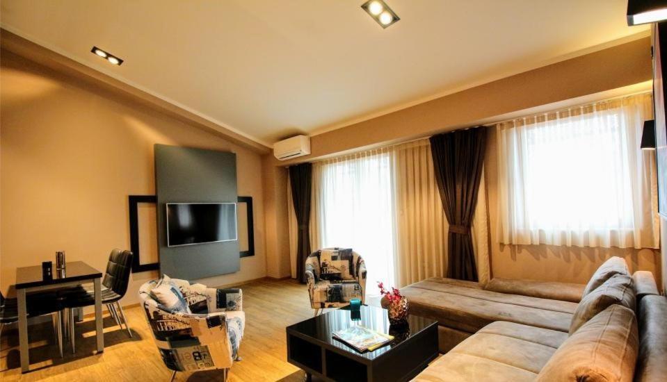 Luxury Skopje Apartments Buitenkant foto